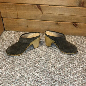 VERONICA BEARD dacey suede clogs